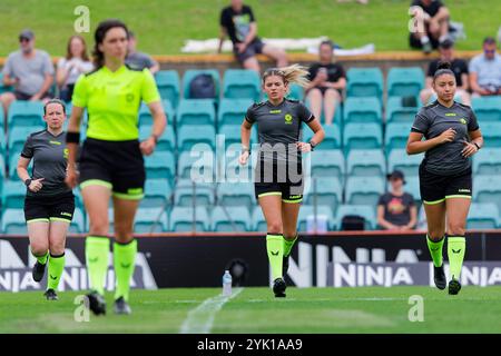 Sydney, Australien. November 2024. Die Schiedsrichter bereiten sich vor dem RD3-Spiel der A-League Women zwischen Sydney FC und den Wanderers am 16. November 2024 in Sydney (Australien) auf. Credit: IOIO IMAGES/Alamy Live News Stockfoto