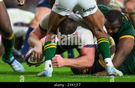 London, Großbritannien. November 2024. England gegen Südafrika - Autumn Nations Series - Twickenham. Sam Underhill hat einen Versuch gemacht. Bildnachweis: Mark Pain / Alamy Live News Stockfoto