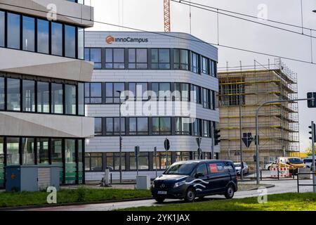 Das Industriegebiet MARK 51Â7 auf dem ehemaligen Opelwerk-Gelände in Bochum. 11.11.2024, EU, DEU, Deutschland, Nordrhein-Westfalen, Bochum: Strukturwandel im Ruhrgebiet. Das Industriegebiet MARKIERT 51Â7 auf dem ehemaligen Opel-Gelände. Das Opel-Werk war am 04.12.2014 geschlossen und danach abgerissen. Neuansiedlung von Technologiebetribe. EU, DEU, Deutschland, Nordrhein-Westfalen, Bochum: Strukturwandel im Ruhrgebiet. Das Industriegebiet 51Â7 am ehemaligen Standort Opel. Das Werk Opel wurde 04.12.2014 geschlossen und dann abgerissen. Neuansiedlung von Technologieunternehmen. Stockfoto