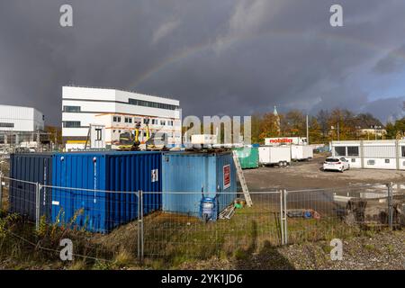 Das Industriegebiet MARK 51Â7 auf dem ehemaligen Opelwerk-Gelände in Bochum. 11.11.2024, EU, DEU, Deutschland, Nordrhein-Westfalen, Bochum: Strukturwandel im Ruhrgebiet. Das Industriegebiet MARKIERT 51Â7 auf dem ehemaligen Opel-Gelände. Das Opel-Werk war am 04.12.2014 geschlossen und danach abgerissen. Neuansiedlung von Technologiebetribe. EU, DEU, Deutschland, Nordrhein-Westfalen, Bochum: Strukturwandel im Ruhrgebiet. Das Industriegebiet 51Â7 am ehemaligen Standort Opel. Das Werk Opel wurde 04.12.2014 geschlossen und dann abgerissen. Neuansiedlung von Technologieunternehmen. Stockfoto