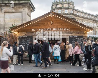 Besucher des Newcastle upon Tyne Xmas Market, 16. November 2024, England, Großbritannien Stockfoto