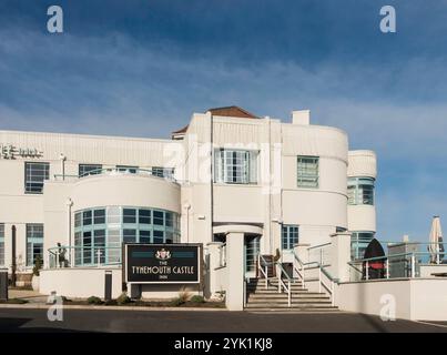 Das Tynemouth Castle Inn im Art déco-Stil der 1930er Jahre, Tynemouth, England, Großbritannien Stockfoto