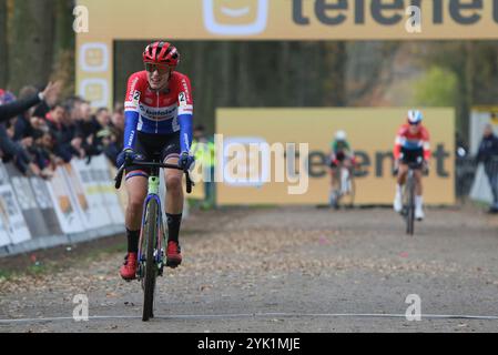 Merksplas, Belgien. November 2024. MERKSPLAS, BELGIEN - 16. NOVEMBER: Lucinda Brand konkurriert am 16. November 2024 beim Cyclocross Merksplas in Merksplas (Foto: Bart Hazen/Orange Pictures) Credit: Orange Pics BV/Alamy Live News Stockfoto