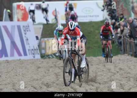 Merksplas, Belgien. November 2024. MERKSPLAS, BELGIEN - 16. NOVEMBER: Marie Schreiber tritt beim Cyclocross Merksplas am 16. November 2024 in Merksplas an (Foto: Bart Hazen/Orange Pictures) Credit: Orange Pics BV/Alamy Live News Stockfoto
