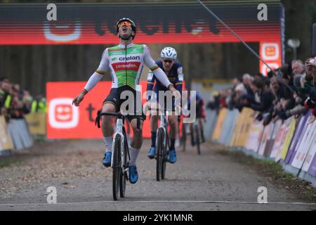 Merksplas, Belgien. November 2024. MERKSPLAS, BELGIEN - 16. NOVEMBER: Laurens Sweeck tritt beim Cyclocross Merksplas am 16. November 2024 in Merksplas an (Foto: Bart Hazen/Orange Pictures) Credit: Orange Pics BV/Alamy Live News Stockfoto