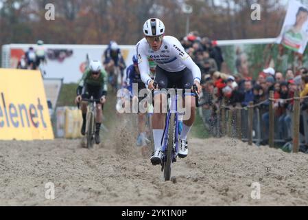 Merksplas, Belgien. November 2024. MERKSPLAS, BELGIEN - 16. NOVEMBER: Thibaut Nys beim Cyclocross Merksplas am 16. November 2024 in Merksplas, Belgien (Foto: Bart Hazen/Orange Pictures) Credit: Orange Pics BV/Alamy Live News Stockfoto