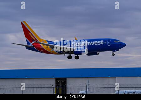 Sky Harbor International Airport, 11-16-24 Phoenix AZ USA Southwest Airlines Boeing 737-700 N254WN Ankunft in 26 am Sky Harbor International Airport Stockfoto