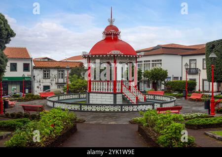 Die Stadt Velas ist eine der ältesten Siedlungsgemeinden auf der Insel Sao Jorge auf den Azoren. Stockfoto