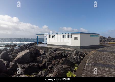 Die Stadt Velas ist eine der ältesten Siedlungsgemeinden auf der Insel Sao Jorge auf den Azoren. Stockfoto