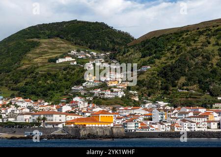 Die Stadt Velas ist eine der ältesten Siedlungsgemeinden auf der Insel Sao Jorge auf den Azoren. Stockfoto