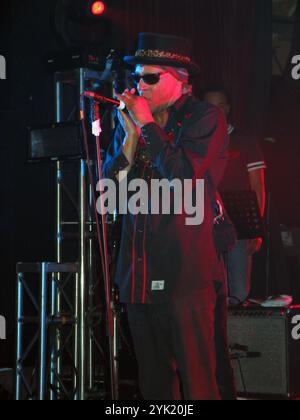 Arthur Lee und Love treten auf All Tomorrow's Parties, Pontins Camber Sands, Rye, Großbritannien, 4. April 2004 auf. Stockfoto