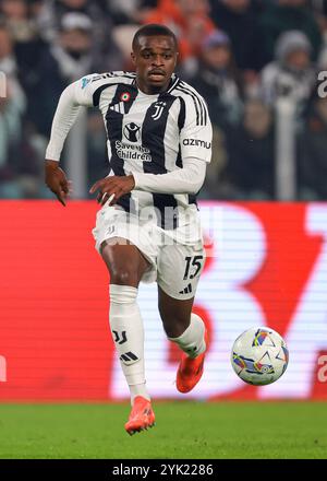 Turin, Italien. November 2024. Pierre Kalulu von Juventus während des Spiels der Serie A im Allianz-Stadion in Turin. Der Bildnachweis sollte lauten: Jonathan Moscrop/Sportimage Credit: Sportimage Ltd/Alamy Live News Stockfoto