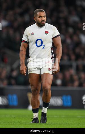 Ollie Lawrence von England während des Autumn Nations Series Matches England gegen Südafrika im Allianz Stadium, Twickenham, Großbritannien, 16. November 2024 (Foto: Craig Thomas/News Images) in, am 16. November 2024. (Foto: Craig Thomas/News Images/SIPA USA) Credit: SIPA USA/Alamy Live News Stockfoto