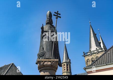 St. Norbert vor der Kirche St. Viktor auf dem Marktplatz von Xanten, Niederrhein, Nordrhein-Westfalen, Deutschland, Europa Stockfoto