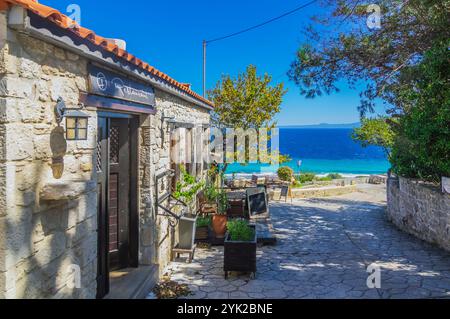 Es liegt zwischen Nea Fokea und Kallithea und gehört zur Gemeinde Kassandra, Chalkidiki in Griechenland Stockfoto