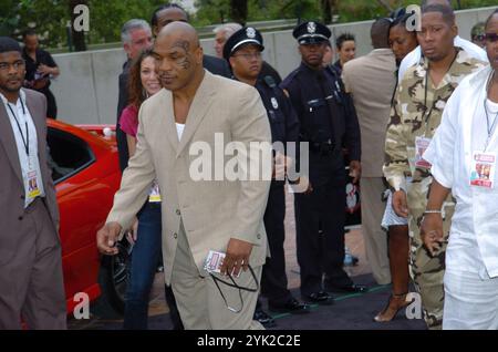 Der ehemalige Schwergewichtsmeister Mike Tyson bei den Source Hip-Hop Music Awards 2004 im James L. Knight Center in Miami, Florida. Leute: Mike Tyson Stockfoto
