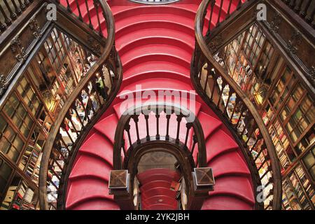 Portugal, Douro, Porto, Livraria Lello Buchhandlung, Innenausstattung Stockfoto