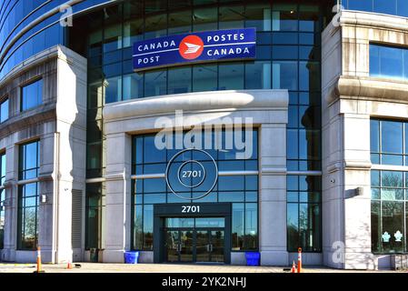 Ottawa, Kanada - 16. November 2024: Sitz der Canada Post am Riverside Drive. Die Crown Corporation ist der wichtigste Postbetreiber des Landes. Am 15. November traten die Arbeiter vor der hektischen Weihnachtszeit in den Streik. Stockfoto