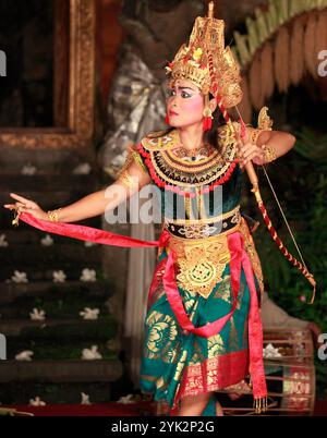 Indonesien, Bali, Ubud, klassische Tänzerin, Ramayana Ballettvorstellung Stockfoto