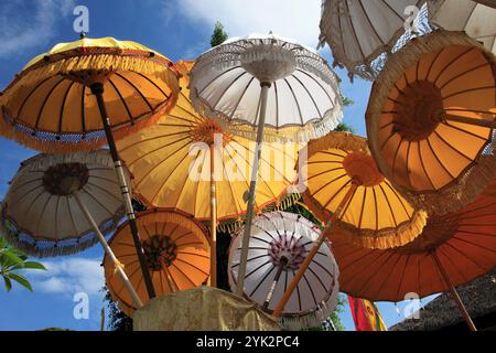 Indonesien, Bali, Mas, Tempelfest, Regenschirme, Odalan, Kuningan Urlaub, Stockfoto