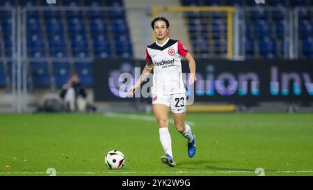 Sara Doorsoun-Khajeh (SGE, 23), am Ball, Freisteller, Ganzkörper, Einzelbild, Einzelfoto, Aktion, 16.11.2024, Sinsheim (Hoffenheim) (Deutschland), Fussball, Google Pixel Frauen-Bundesliga, TSG 1899 Hoffenheim - SG Eintracht Frankfurt, DFB/DFL VORSCHRIFTEN VERBIETEN DIE VERWENDUNG VON FOTOGRAFIEN ALS BILDSEQUENZEN UND/ODER QUASI-VIDEO. Stockfoto