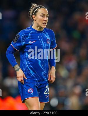 London, Großbritannien. November 2024. Lucy Bronze von Chelsea Women blickt auf während des Barclays Women's Super League Matches Chelsea FC Women vs Manchester City Women in Stamford Bridge, London, Großbritannien, 16. November 2024 (Foto: Izzy Poles/News Images) in London, Großbritannien am 16. November 2024. (Foto: Izzy Poles/News Images/SIPA USA) Credit: SIPA USA/Alamy Live News Stockfoto