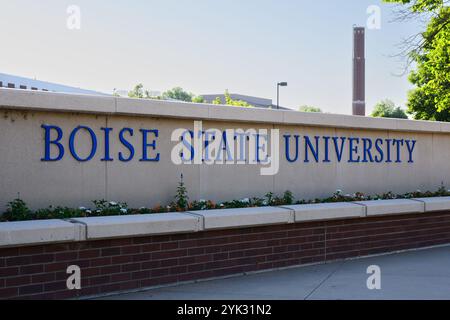 Boise, ID, USA – 10. Juni 2024; Name des Colleges der Boise State University in blauem Text Stockfoto