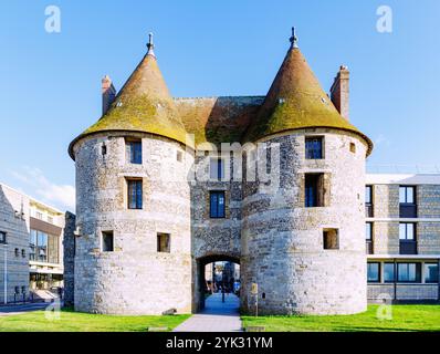 Historisches Stadttor Porte des Tourelles in Dieppe an der Alabasterküste (Côte d&#39;Albâtre, Cote d&#39;Albatre) im Departement seine-Maritime in t Stockfoto