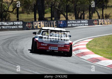 Bathurst, Australien, 10. November 2024. Ryan Casha fuhr für das Team Valvoline GRM Peugeot 308 TCR während des Supercheap Auto Bathurst International am 10. November 2024 in Bathurst, Australien. Quelle: Ivan Glavas/Speed Media/Alamy Live News Stockfoto