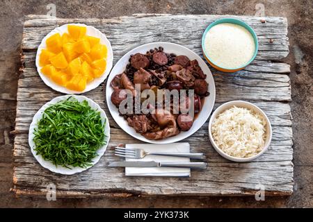 Die beste vollständige traditionelle brasilianische Feijoada Stockfoto