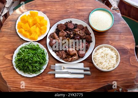 Die beste vollständige traditionelle brasilianische Feijoada Stockfoto