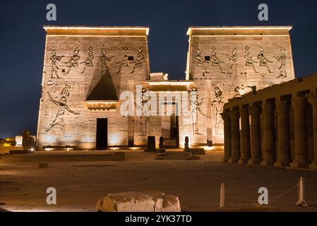 Ton- und Lichtshow im Tempel von Philae, Tempel von Isis, Insel Agilkia, Assuan, Ägypten, Nordöstliches Afrika Stockfoto