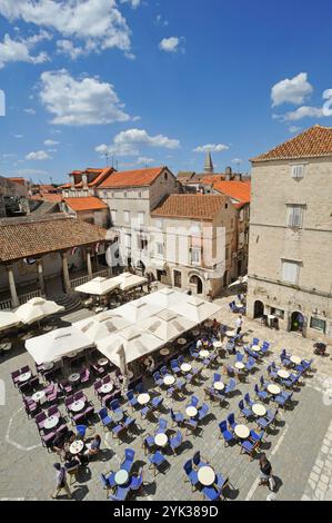 Ivana Pavla II Platz vom Glockenturm der Kathedrale St. Lorenz, Trogir, in der Nähe von Split, Kroatien, Südosteuropa Stockfoto