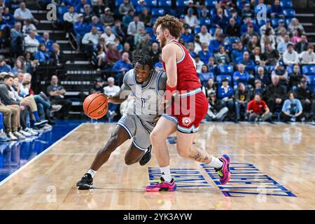 16. NOVEMBER 2024: Loyola Marymount Lions Guard will Johnston (4) stoppt die Fahrt von Saint Louis Billikens Guard Isaiah Swope (1) in einem regulären Saisonspiel, bei dem die Loyola Marymount Lions die Saint Louis Billikens besuchten. Fand in der Chaifetz Arena in St. Louis, MO, am Samstag, 16. November 2024, Richard Ulreich/CSM statt Stockfoto