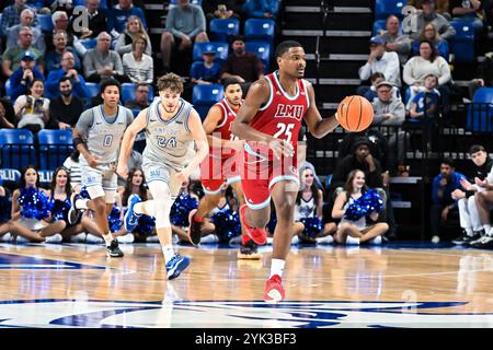 16. NOVEMBER 2024: Loyola Marymount Lions Stürmer Caleb Stone-Carrawell (25) stürzt in einem regulären Saisonspiel, in dem die Loyola Marymount Lions die Saint Louis Billikens besuchten. Fand in der Chaifetz Arena in St. Louis, MO, am Samstag, 16. November 2024, Richard Ulreich/CSM statt Stockfoto