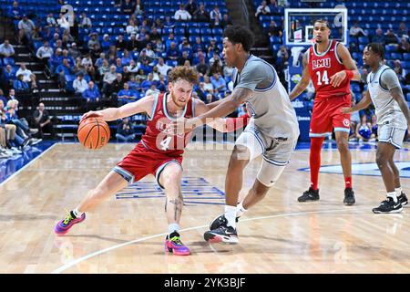 16. NOVEMBER 2024: Loyola Marymount Lions Guard will Johnston (4) schiebt Saint Louis Billikens Guard Kellen Thames (0), um Platz in einem regulären Saisonspiel zu bekommen, in dem die Loyola Marymount Lions die Saint Louis Billikens besuchten. Fand in der Chaifetz Arena in St. Louis, MO, am Samstag, 16. November 2024, Richard Ulreich/CSM statt Stockfoto