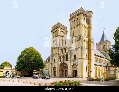 Kirche Eglise Sainte-Trinité (Sainte-Trinite, Abbatiale de la Trinité, Abbaye aux Dames) auf der Place reine Mathilde in Caen im Departement Calvados in Stockfoto