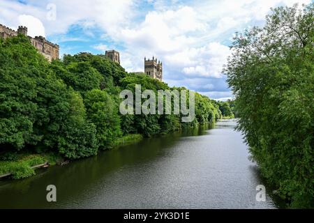 Die Kathedrale von Durham vom Fluss Wear aus gesehen, Durham, England, Großbritannien Stockfoto