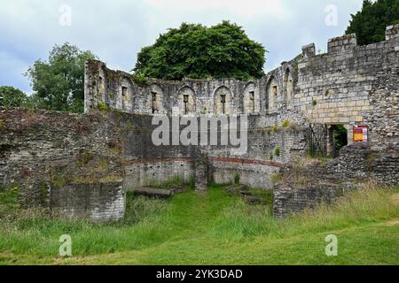 Die Überreste des alten Multangular Tower in York, England. Der Turm bildete ursprünglich die nordwestliche Ecke der römischen Legionärsfestung EB Stockfoto