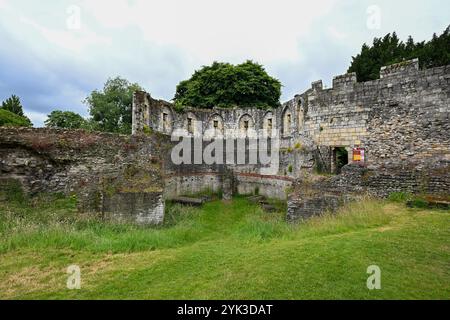 Die Überreste des alten Multangular Tower in York, England. Der Turm bildete ursprünglich die nordwestliche Ecke der römischen Legionärsfestung EB Stockfoto