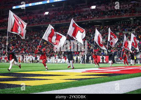 College Park, Maryland, USA. November 2024. Die Rutgers Scarlet Knights feiern nach einem Touchdown. Die Rutgers Scarlet Knights besiegten die Maryland Terrapins 31-17 am 16. November 2024 in College Park, MD. (Credit Image: © Nick Piacente/ZUMA Press Wire) NUR REDAKTIONELLE VERWENDUNG! Nicht für kommerzielle ZWECKE! Stockfoto