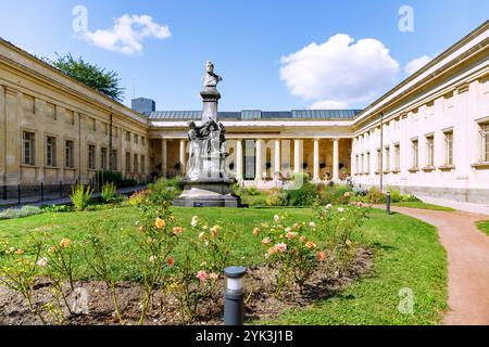 Bibliothèque Louis Aragon in Amiens im Departement Somme in der Region Hauts-de-France in Frankreich Stockfoto