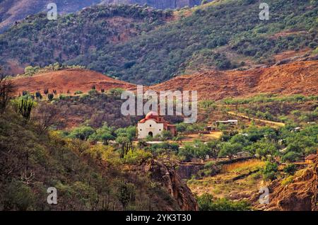 Misión de Satevó (verlorene Mission), Kirche in der Nähe des Dorfes Satevo, Barranca de Batopilas, Copper Canyon, Bundesstaat Chihuahua, Mexiko Stockfoto