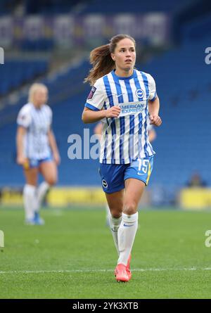 Brighton, Großbritannien. November 2024. Brightons Marisa Olislagers während des Spiels der Barclays Women's Super League zwischen Brighton & Hove Albion und West Ham United im American Express Stadium. Quelle: James Boardman/Alamy Live News Stockfoto