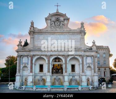 Die monumentale Fontana dell'Acqua Paola, auch bekannt als „Il Fontanone“, befindet sich am Gianicolo in Rom, Italien. Stockfoto