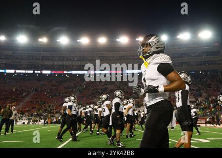 Madison, WI, USA. November 2024. Der Oregon Ducks Wide Receiver Traeshon Holden (1) wärmt sich vor dem NCAA Football Spiel zwischen den Oregon Ducks und den Wisconsin Badgers im Camp Randall Stadium in Madison, WI auf. Darren Lee/CSM/Alamy Live News Stockfoto