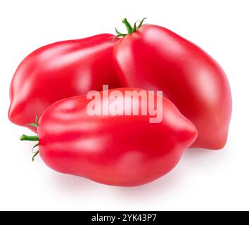 Rote reife Roma-Tomaten oder Pflaumentomaten isoliert auf weißem Hintergrund. Datei enthält Beschneidungspfad. Stockfoto