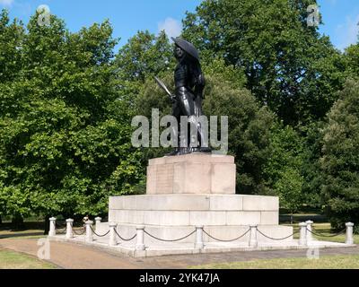 LONDON, Großbritannien - 3. AUGUST 2013: Statue des Achilles, die dem Duke of Wellington in Hyde Park Corner geweiht ist Stockfoto