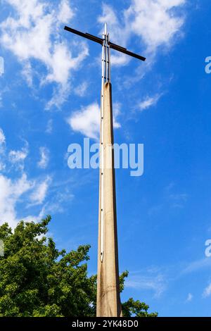 ROUEN, FRANKREICH - 31. AUGUST 2019: Dies ist das Kreuz an der brennenden Stelle von Jeanne d'Arc. Stockfoto