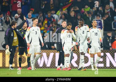 Freiburg, Deutschland. November 2024. Robin Koch, DFB 3 Robin Gosens, DFB 21 Serge Gnabry, DFB 20 Antonio Ruediger, DFB 2 Leroy Sane, DFB 19 feiern nach dem Spiel der UEFA Nations League 2024 DEUTSCHLAND gegen BOSNIEN HERZEGOWINA 7-0 in der Saison 2024/2025 am 16. November 2024 in Freiburg. Fotograf: ddp Images/STAR-Images Credit: ddp Media GmbH/Alamy Live News Stockfoto